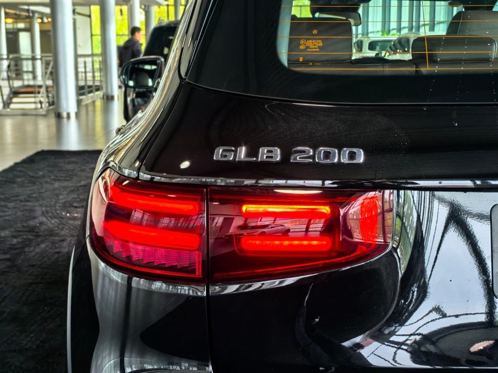 MERCEDES BENZ GLB 2024
