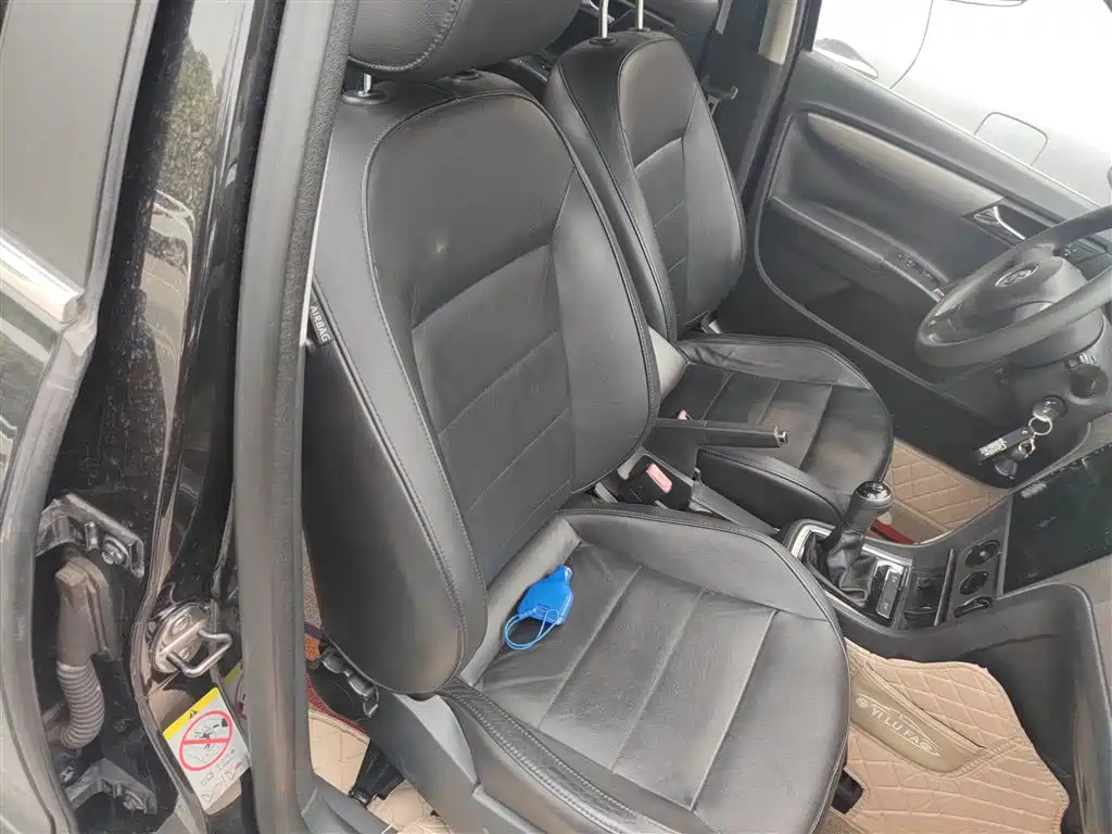 VOLKSWAGEN LAVIDA 2013