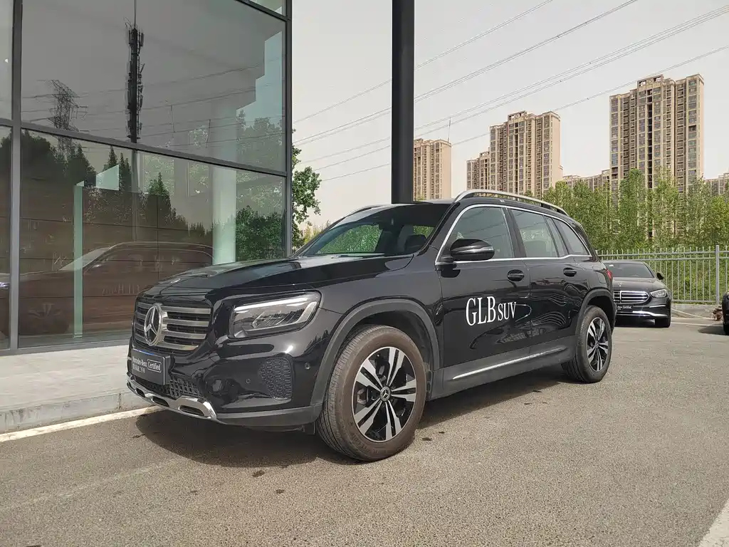 MERCEDES BENZ GLB 2024