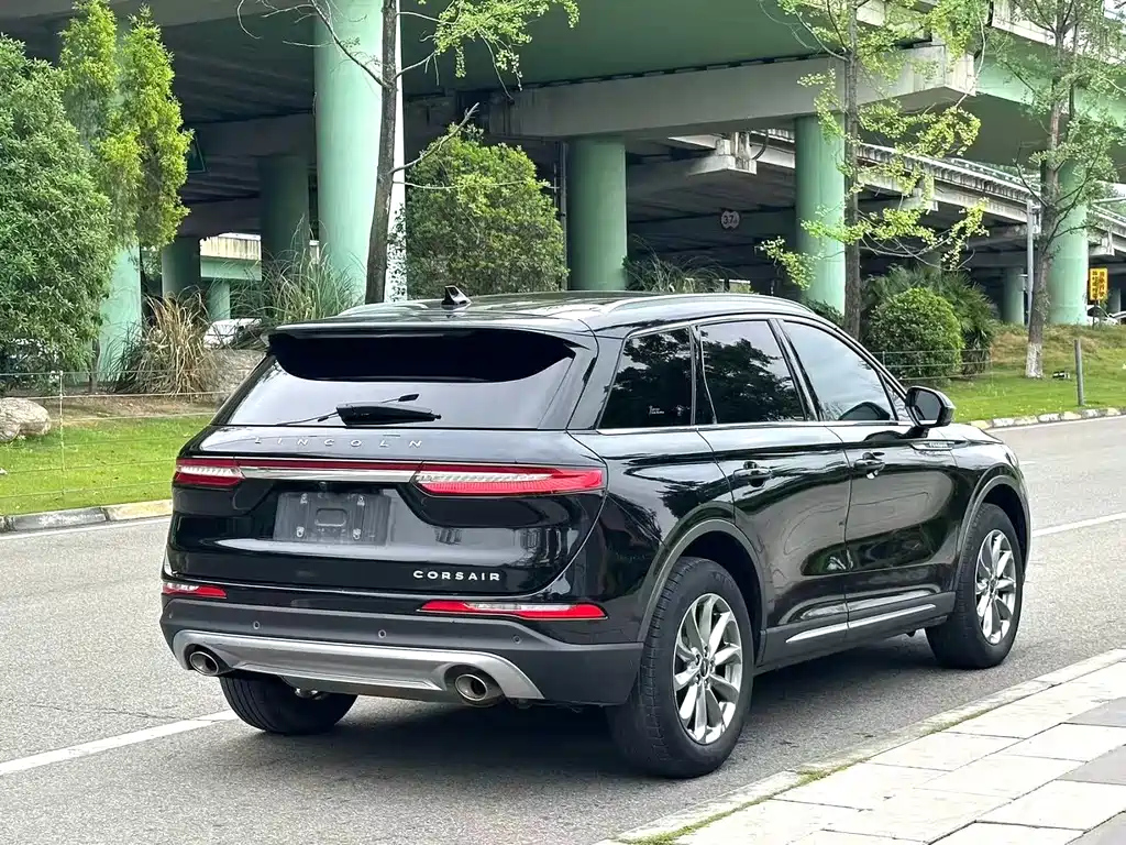 LINCOLN ADVENTURER 2021