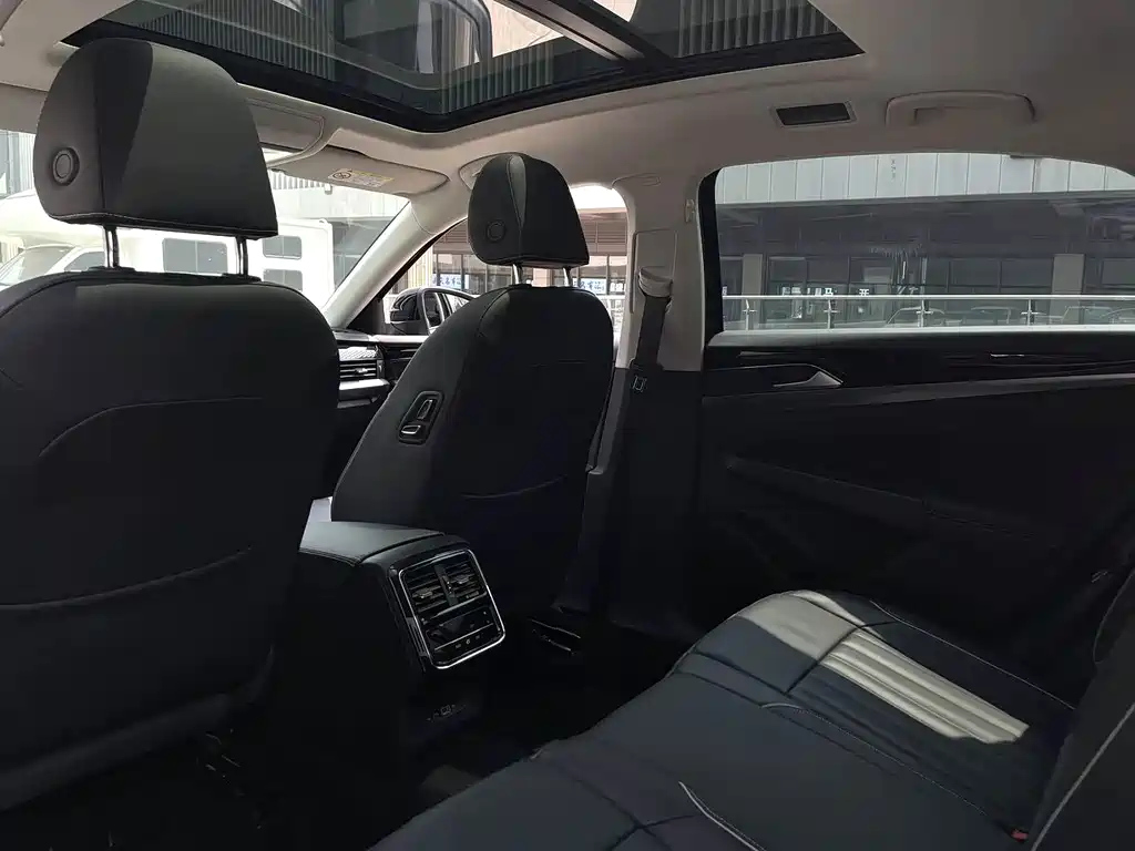 VOLKSWAGEN PASSAT 2022