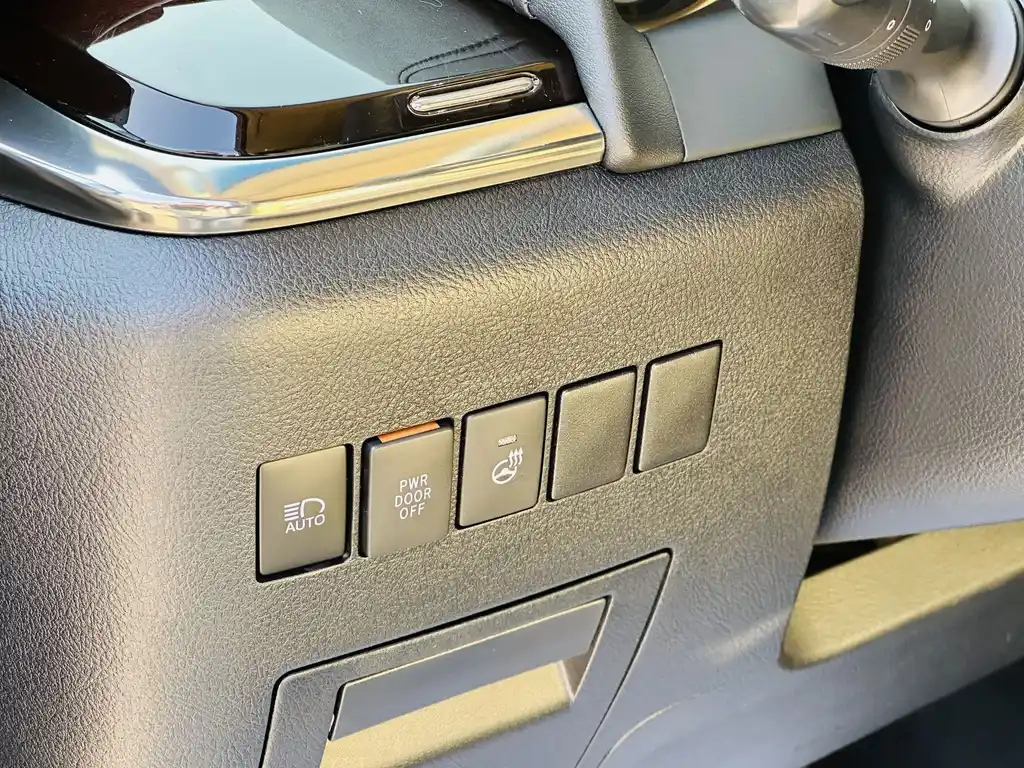 TOYOTA ALPHARD 2015