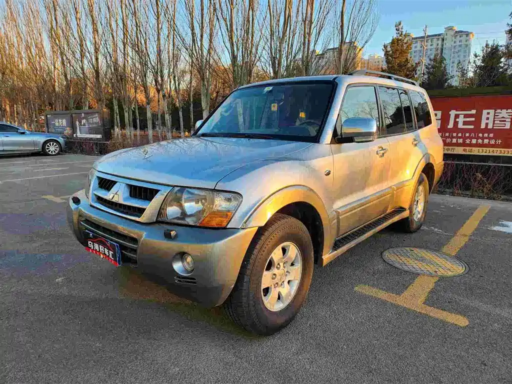 MITSUBISHI PAJERO 2008