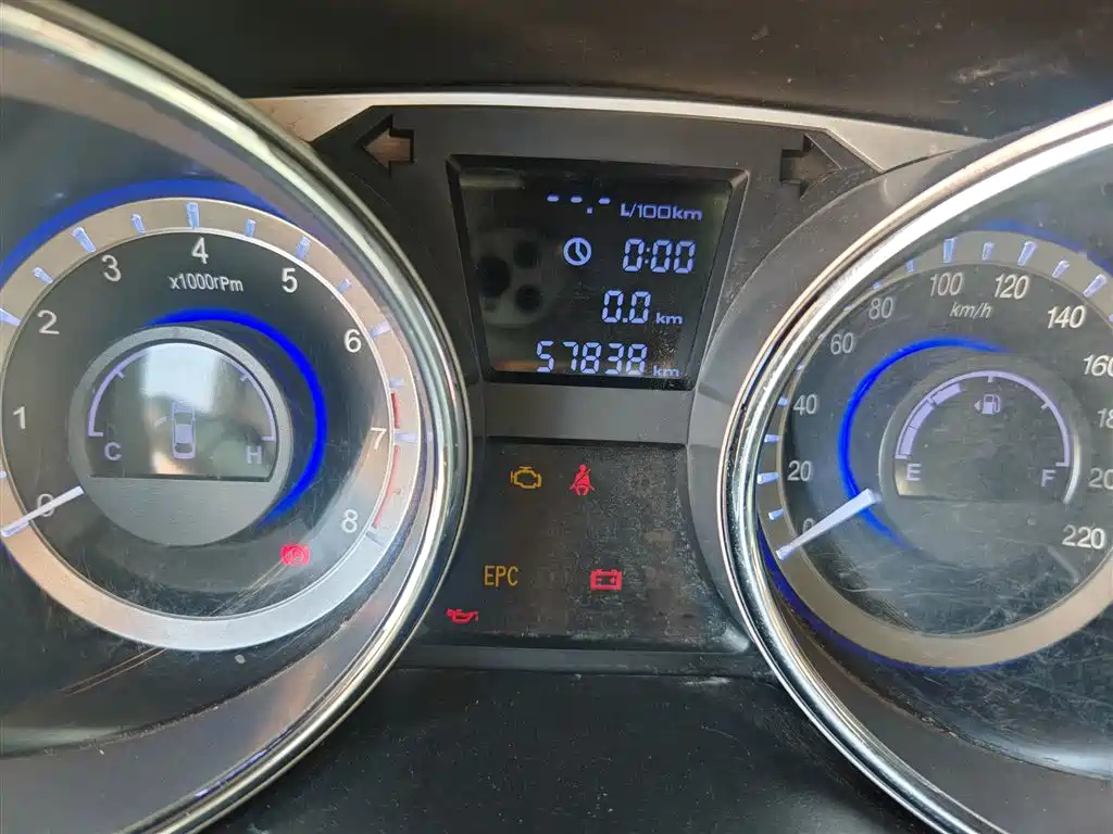 JAC REFINE M2 2013
