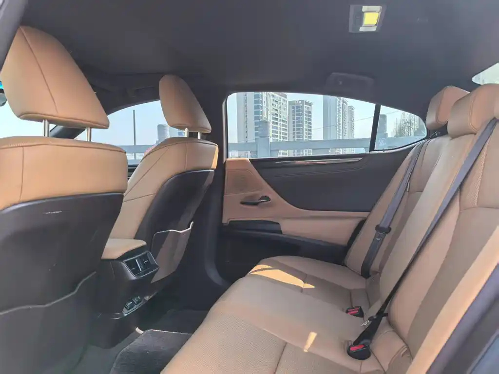 LEXUS ES 2021