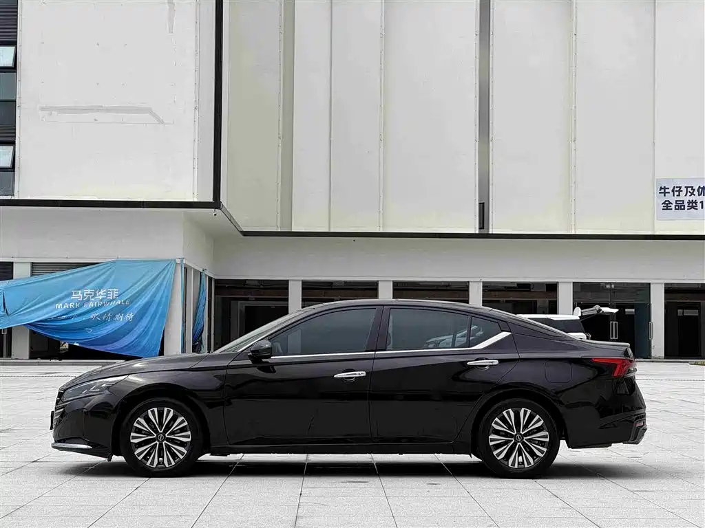 NISSAN TEANA 2022