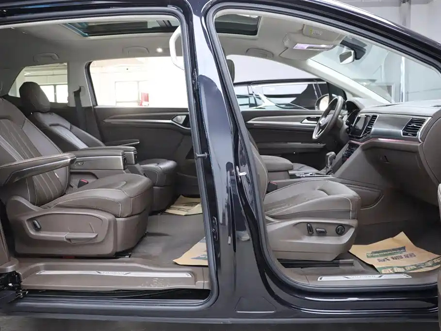 VOLKSWAGEN VILORAN 2020