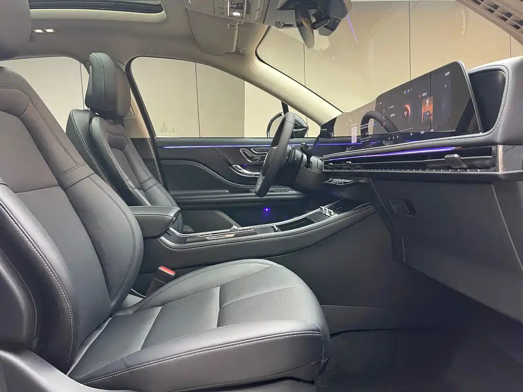 LINCOLN ADVENTURER 2023
