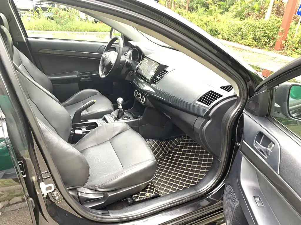 MITSUBISHI LANCER EX 2011