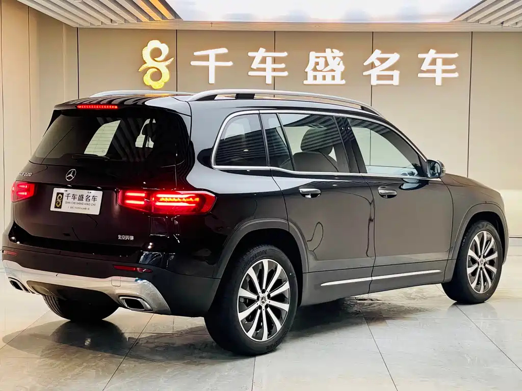 MERCEDES BENZ GLB 2024