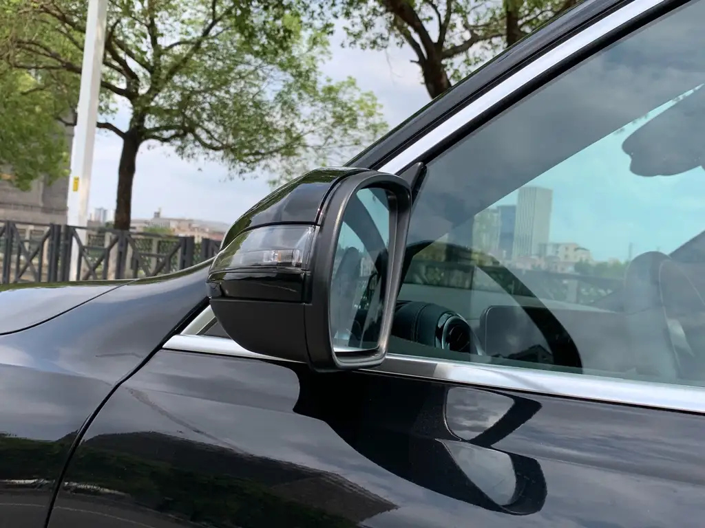 MERCEDES BENZ GLB 2024
