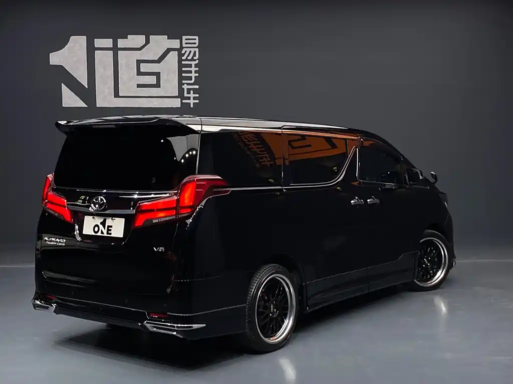 TOYOTA ALPHARD 2018