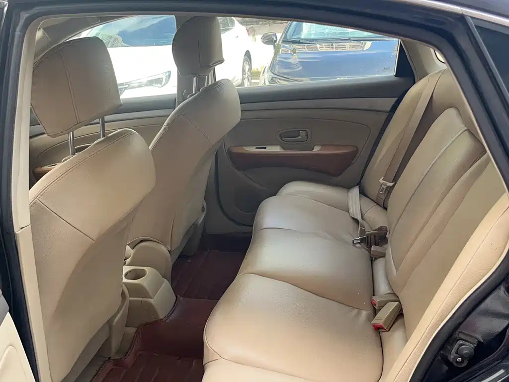 NISSAN SYLPHY 2013