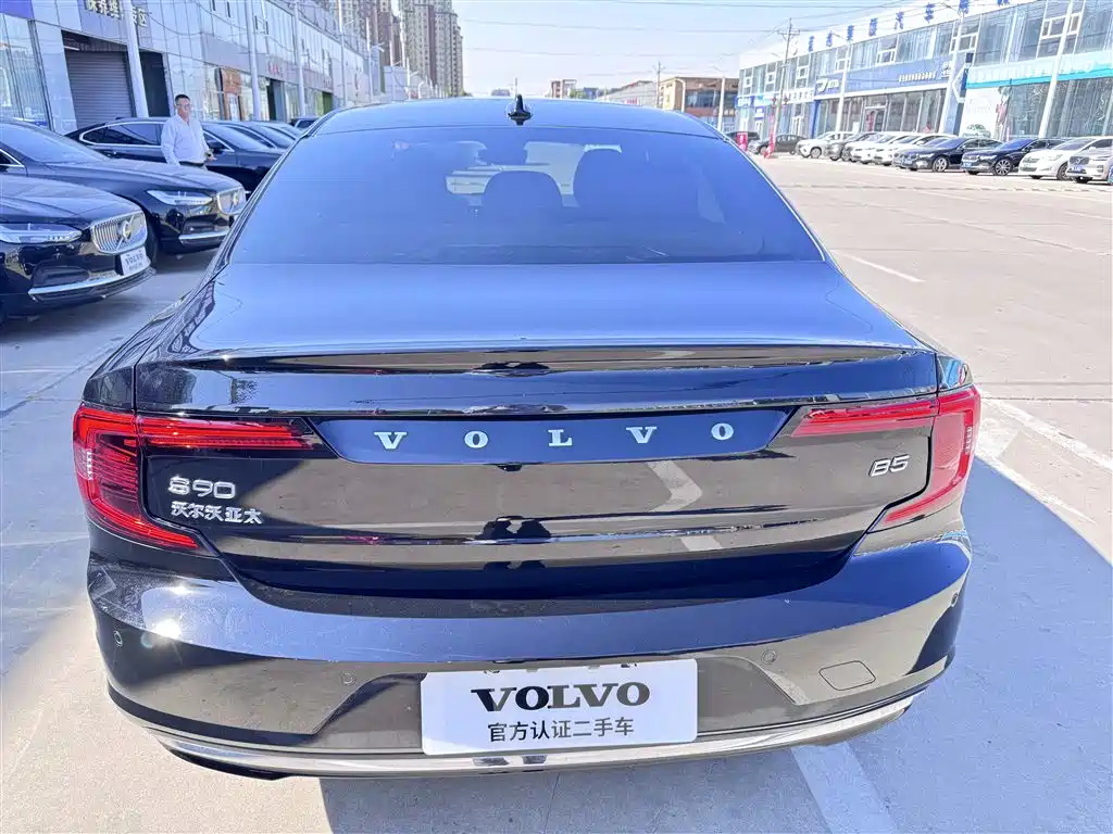 VOLVO S90 2025