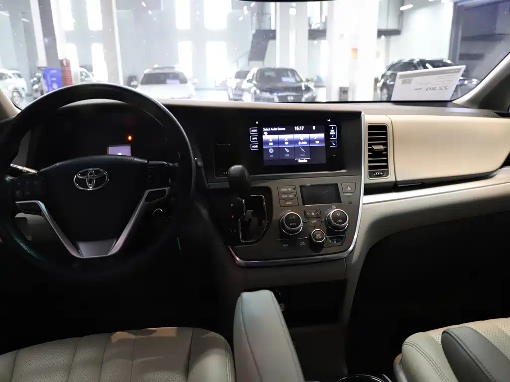 TOYOTA SIENNA 2018