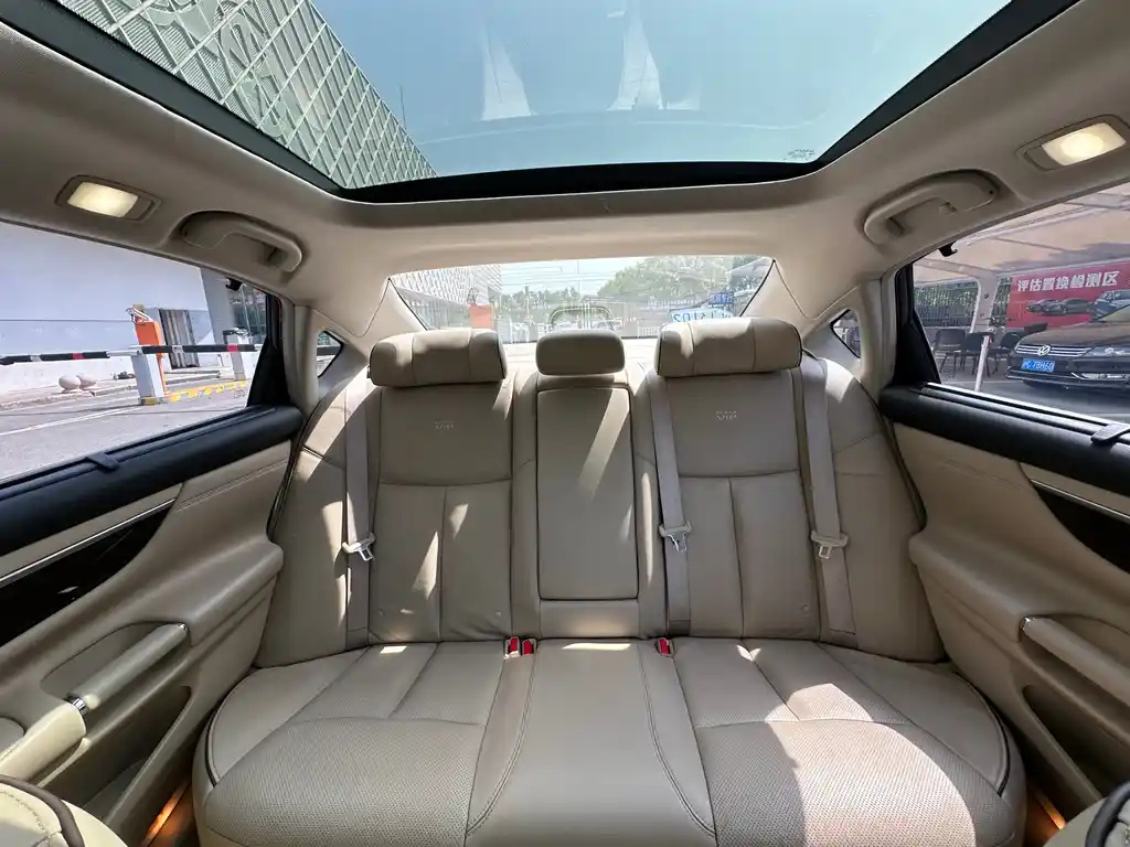 NISSAN TEANA 2015