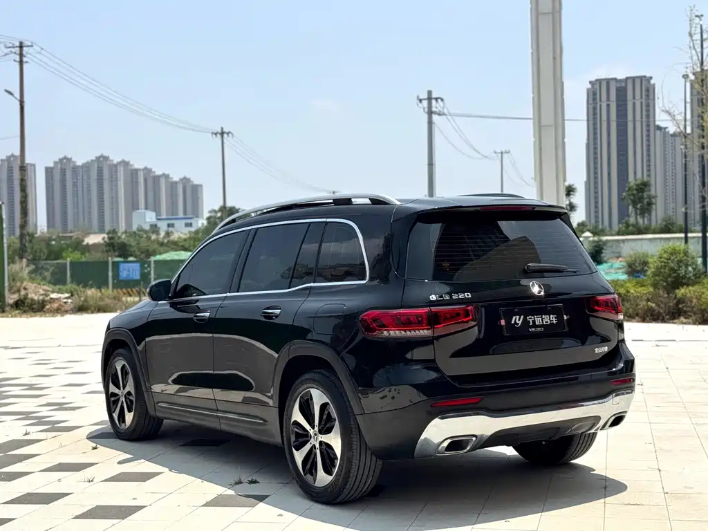 MERCEDES BENZ GLB 2023