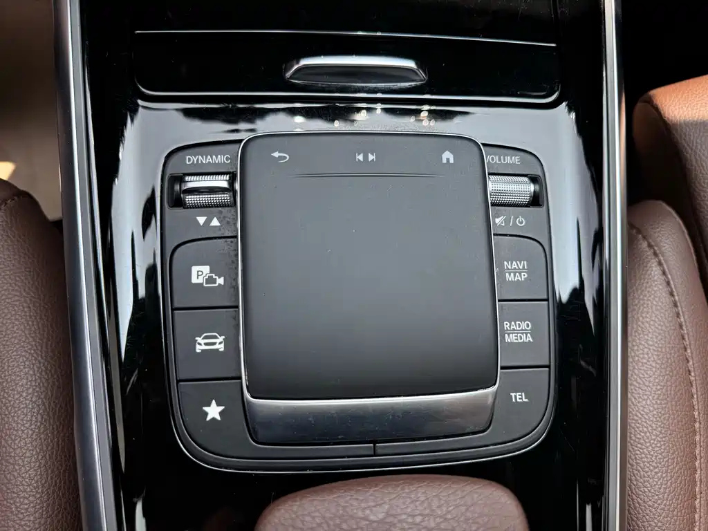 MERCEDES BENZ GLB 2023