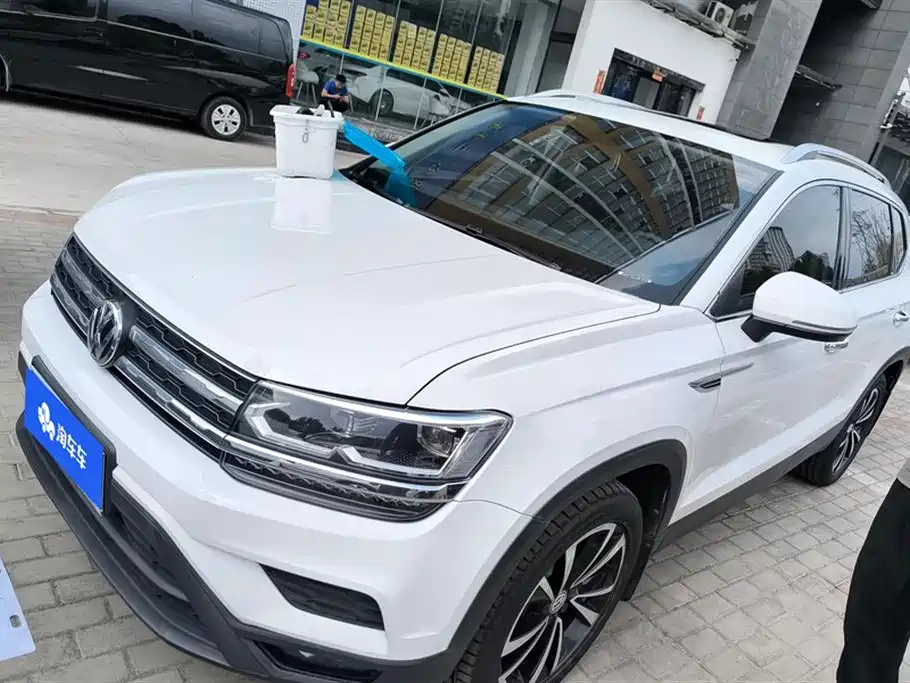 VOLKSWAGEN THARU 2020