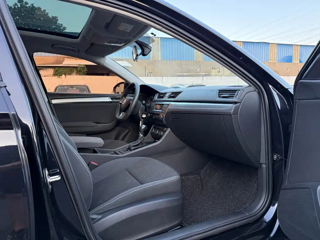 SKODA SUPERB 2019