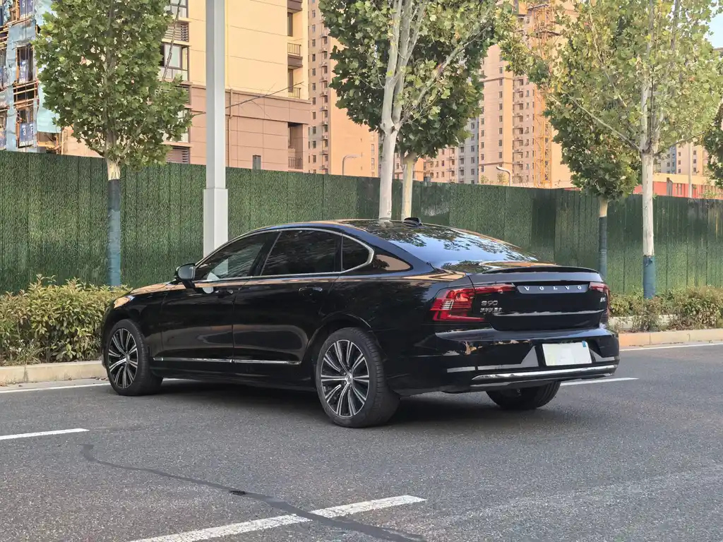VOLVO S90 2024