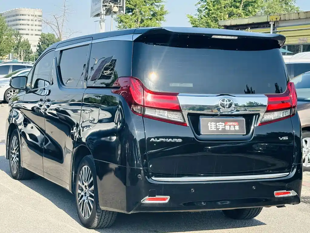 TOYOTA ALPHARD 2015