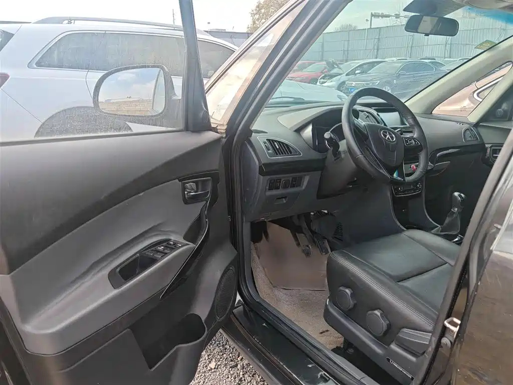 JAC REFINE M2 2013