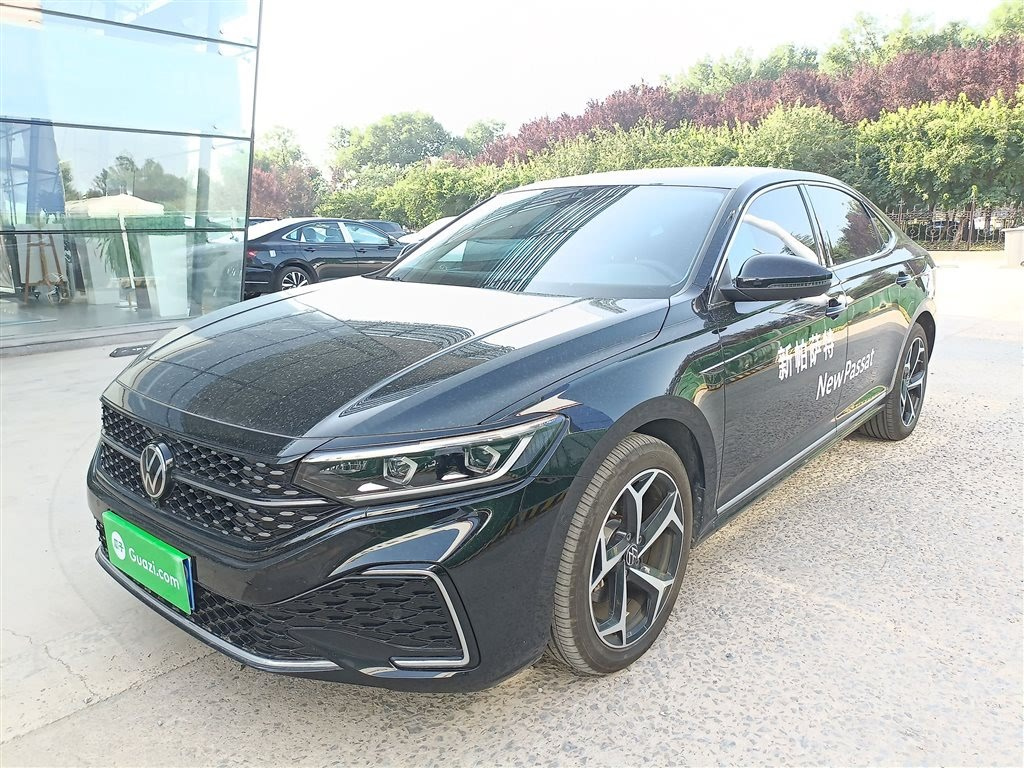 VOLKSWAGEN PASSAT 2024