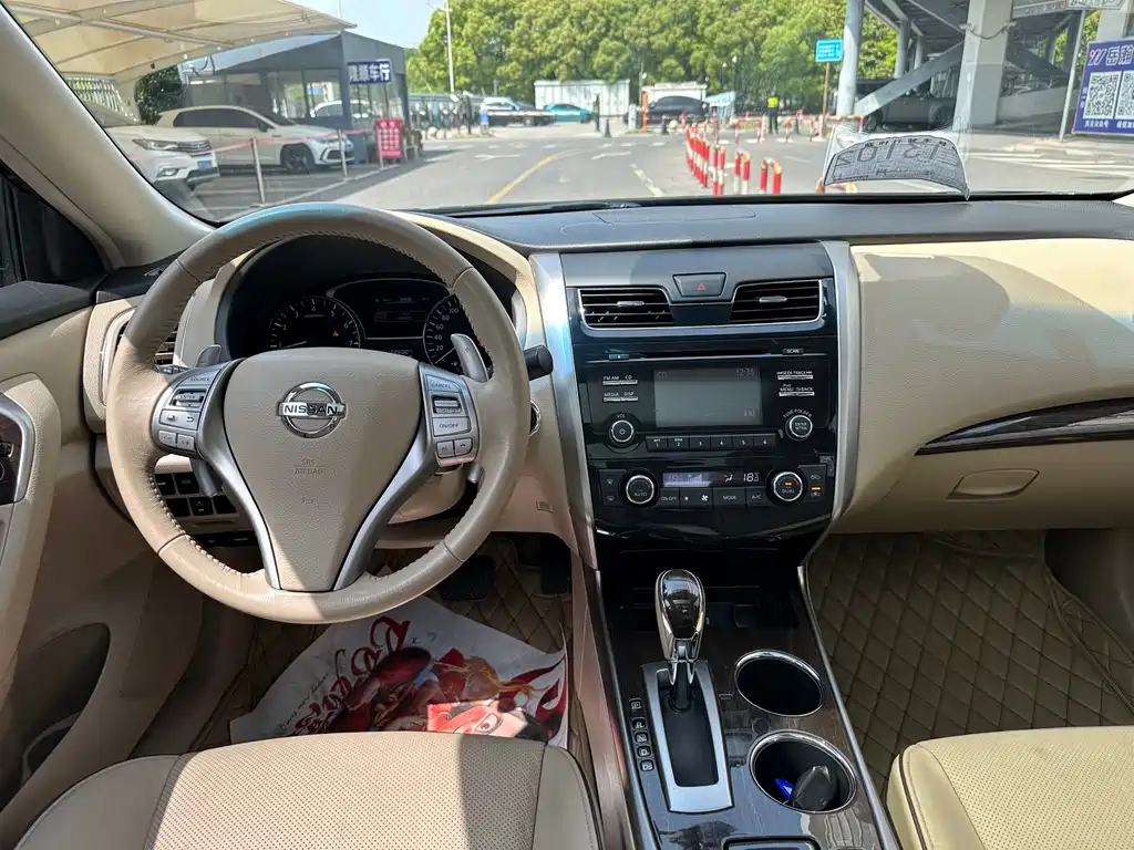 NISSAN TEANA 2015