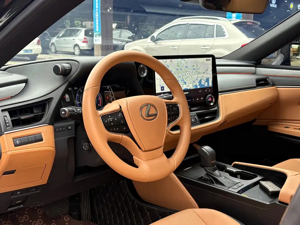 LEXUS ES 2025
