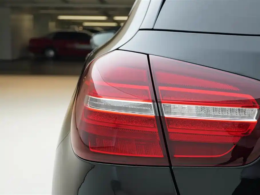 MERCEDES BENZ GLA 2019