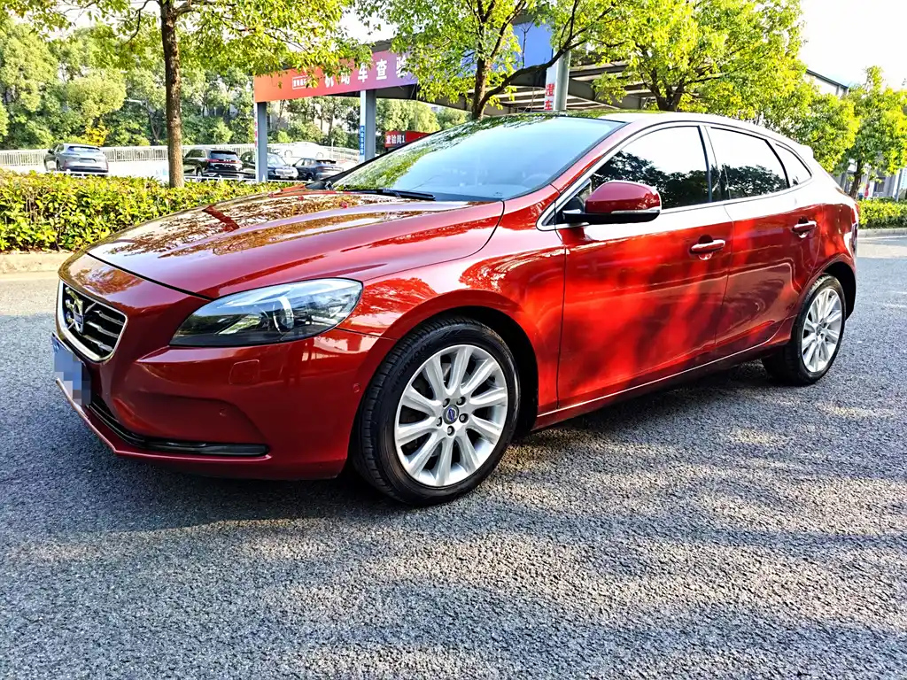 VOLVO V40 2014