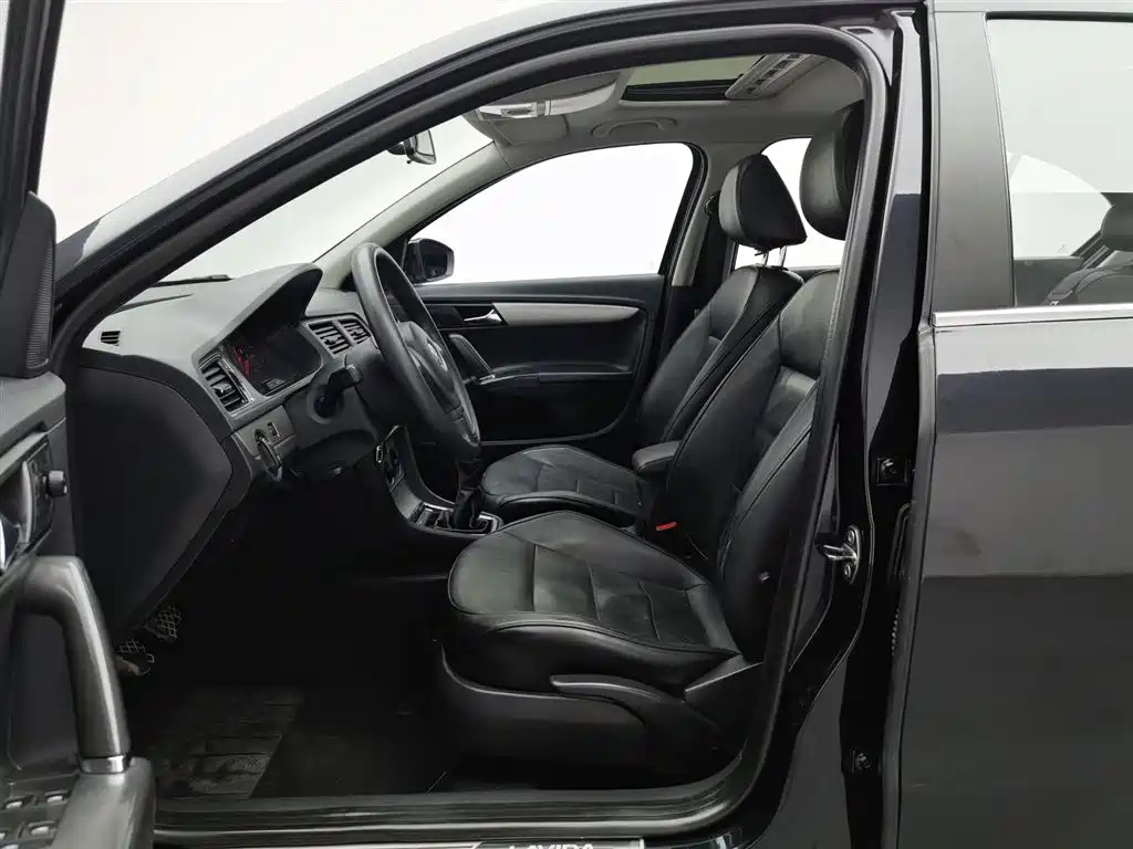 VOLKSWAGEN LAVIDA 2013