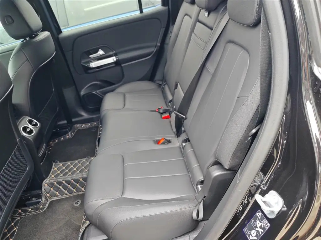 MERCEDES BENZ GLB 2024