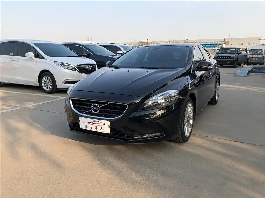 VOLVO V40 2013