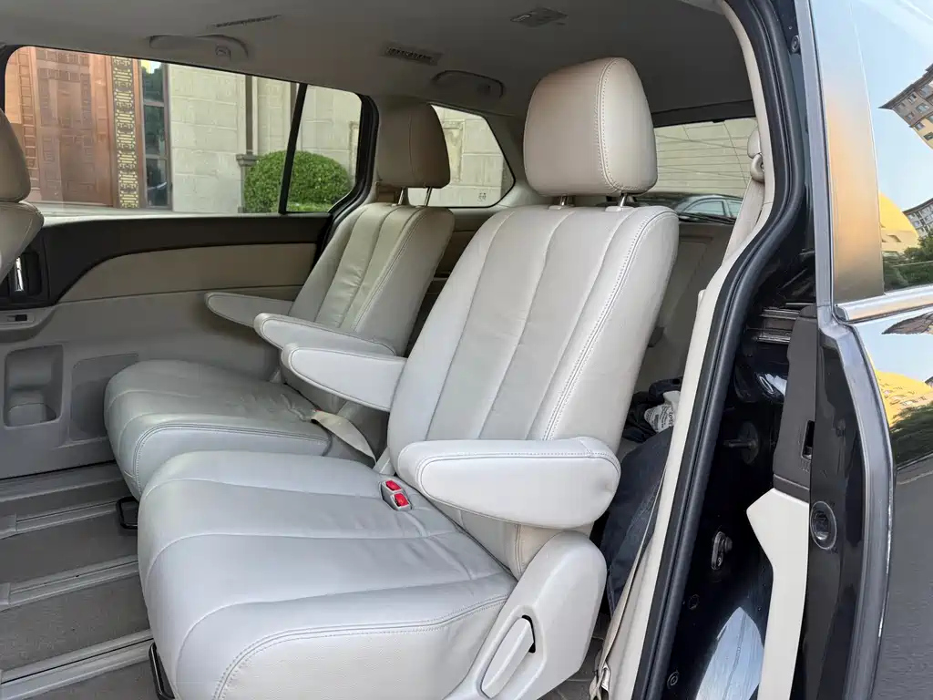 MAZDA 8 2013