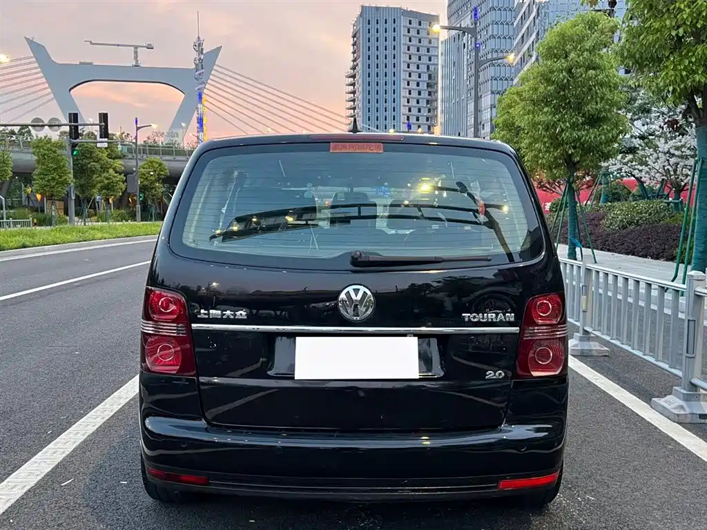 VOLKSWAGEN TOURAN 2009