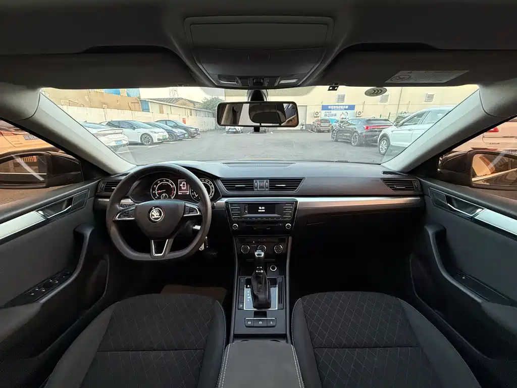 SKODA SUPERB 2019