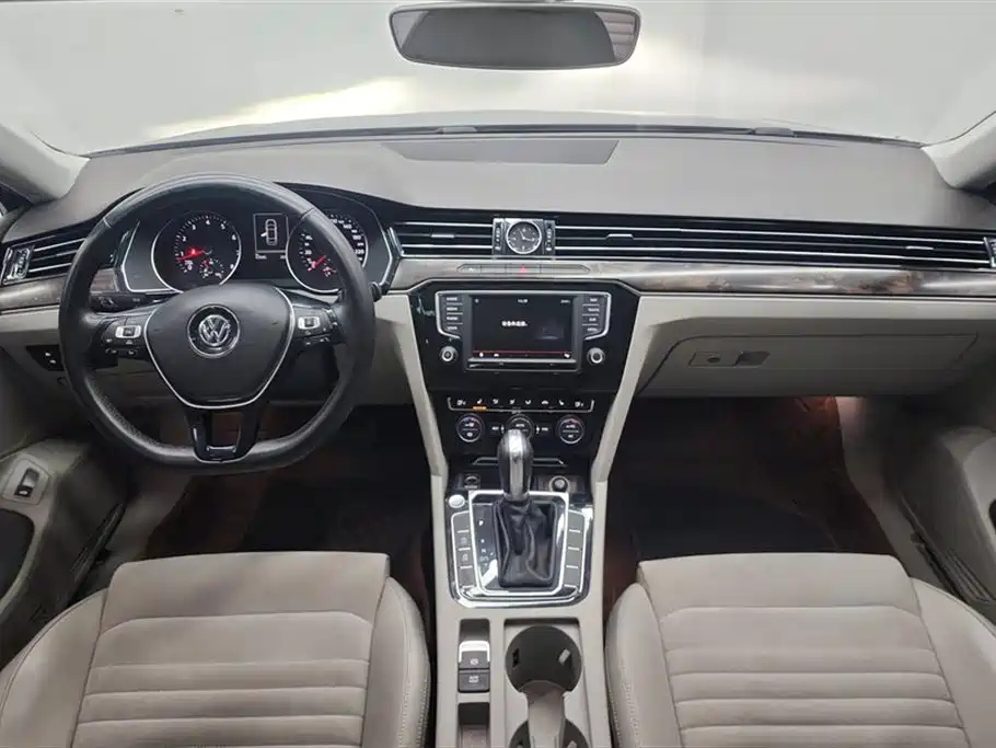 VOLKSWAGEN MAGOTAN 2017