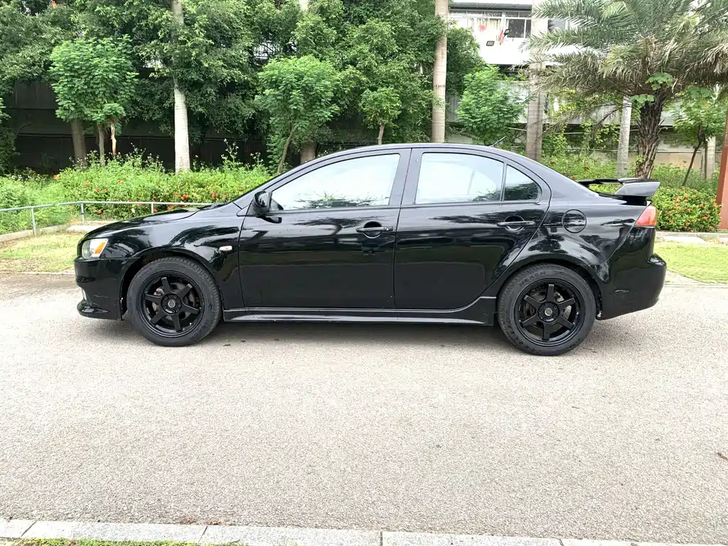 MITSUBISHI LANCER EX 2011