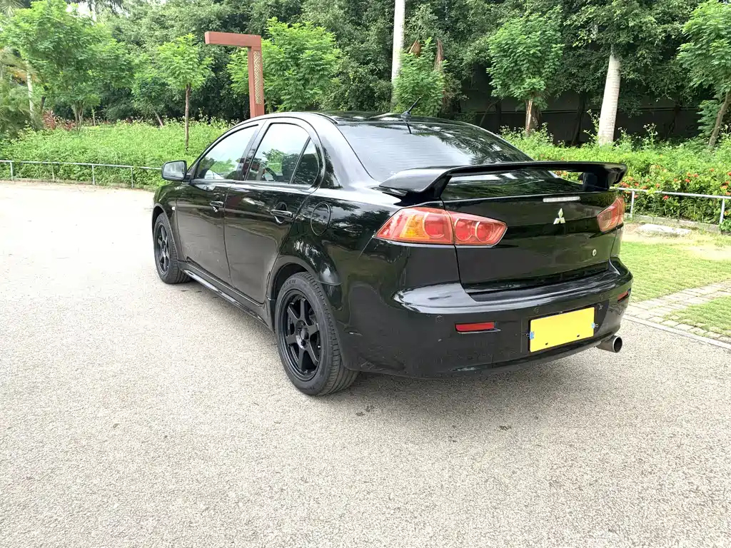 MITSUBISHI LANCER EX 2011