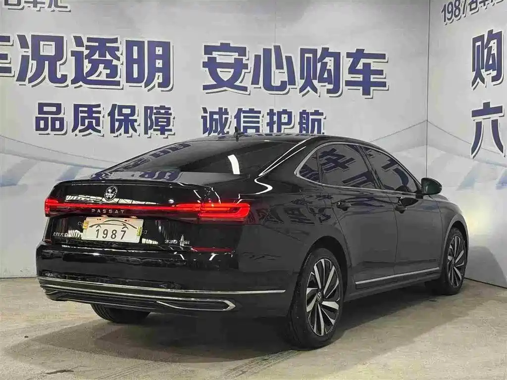 VOLKSWAGEN PASSAT 2023