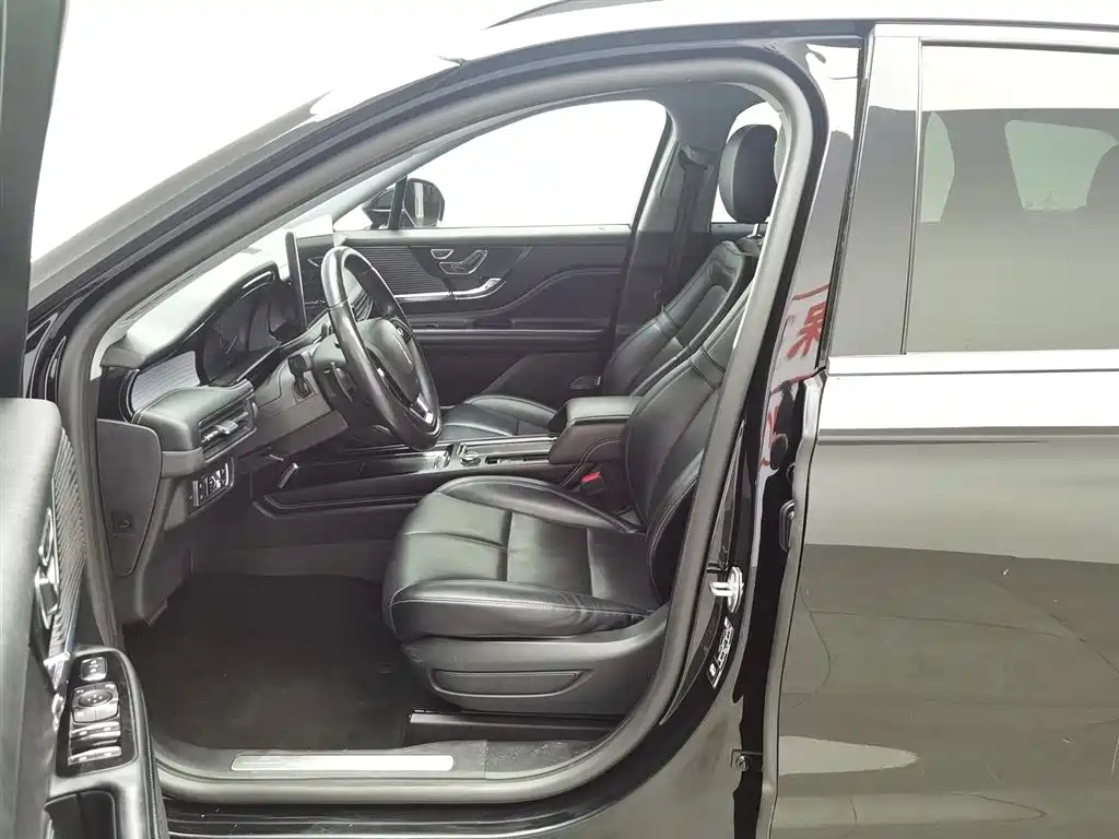 LINCOLN ADVENTURER 2021
