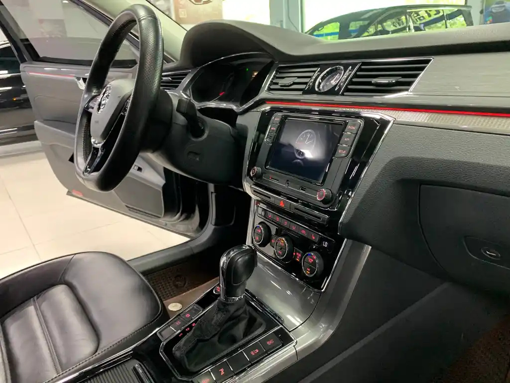 VOLKSWAGEN PASSAT 2017