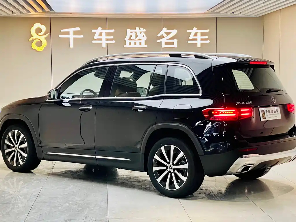 MERCEDES BENZ GLB 2024