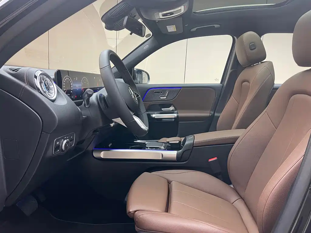 MERCEDES BENZ GLB 2024