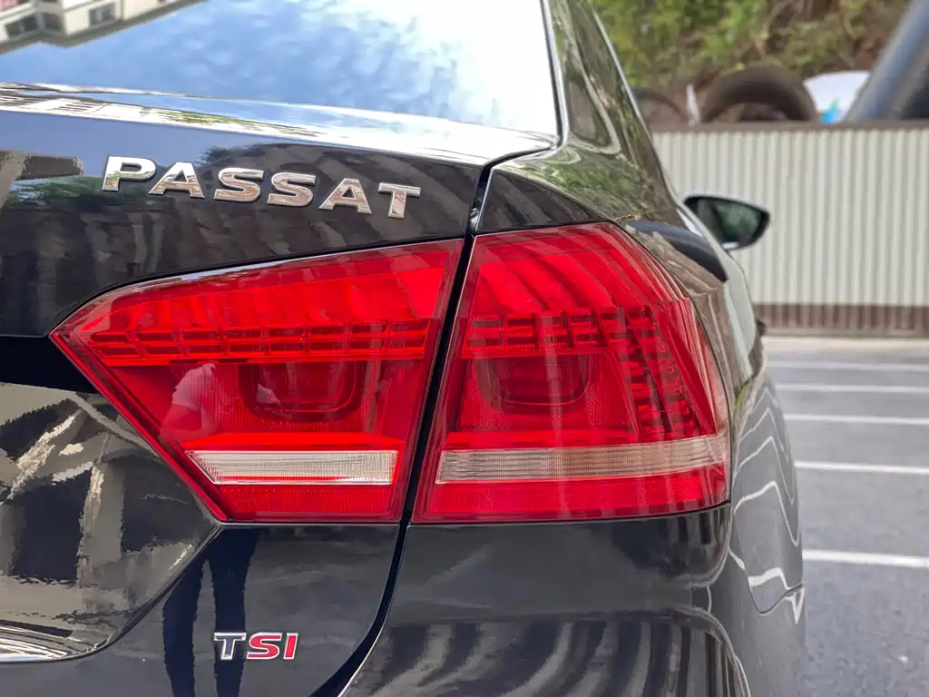 VOLKSWAGEN PASSAT 2014