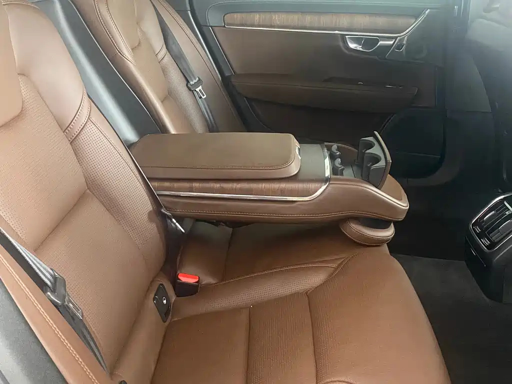 VOLVO S90 2024