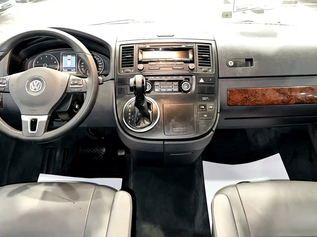 VOLKSWAGEN MULTIVAN 2012