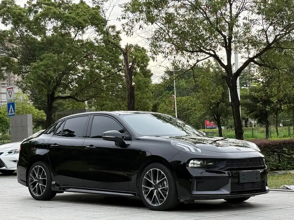 LYNK&CO 03 2022
